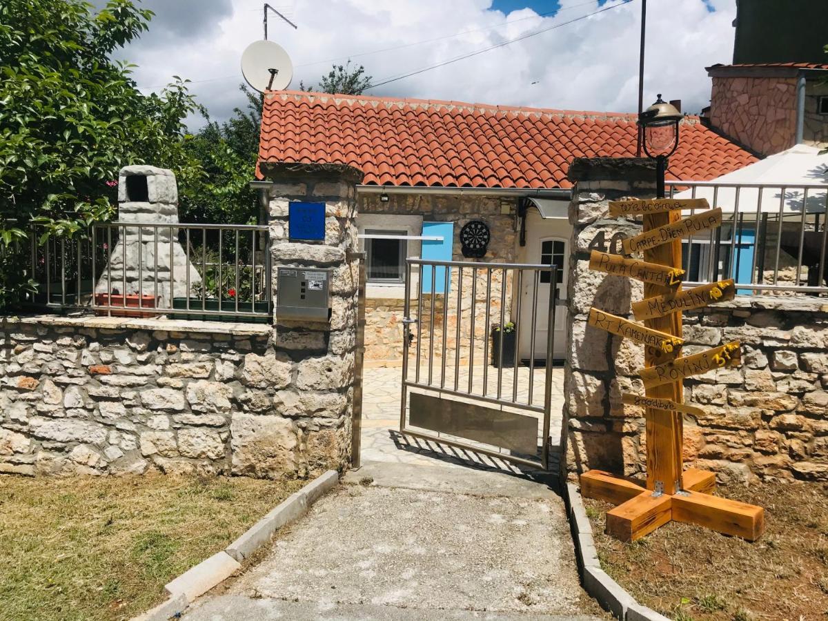 Apartamento Holiday House Carpe Diem Pula Exterior foto